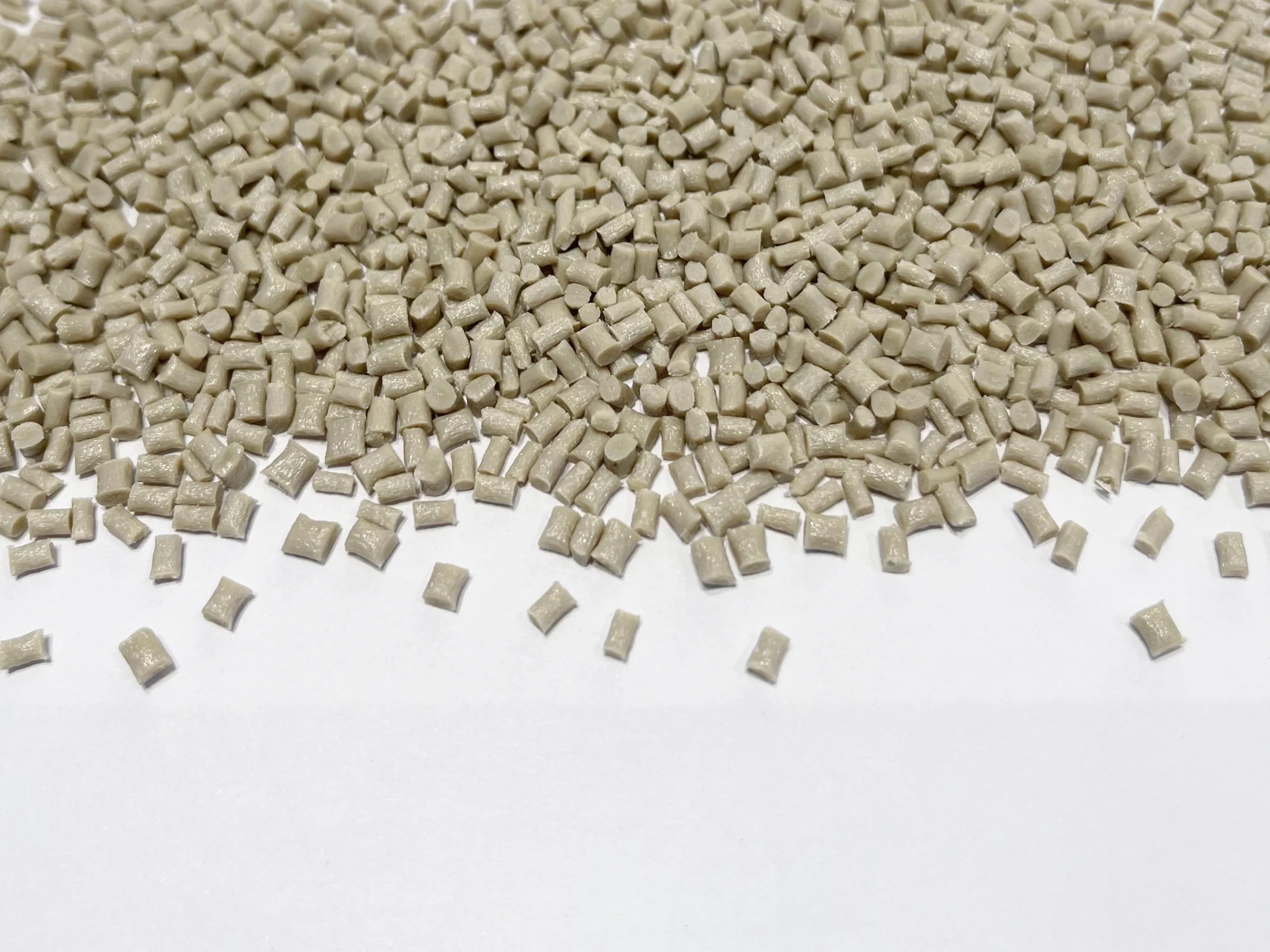 PEEK GF20加纤本色增强原料 Ceramic-Filled Insulating PEEK Pellets - Image 1